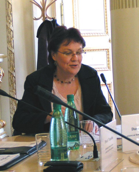src:'rs/1/dbp/dana_kuchtova_01.3.jpg',width:'100',height:'100'
